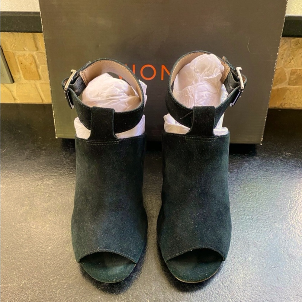 VIONIC Elegant Black Suede Women's Heels SZ 6.5